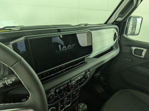 Certified 2025 Jeep Wrangler Unlimited Sahara image 24