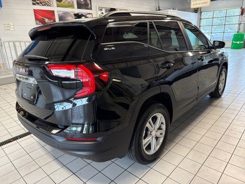 Used 2024 GMC Terrain SLE w/ Driver Convenience Package image 3