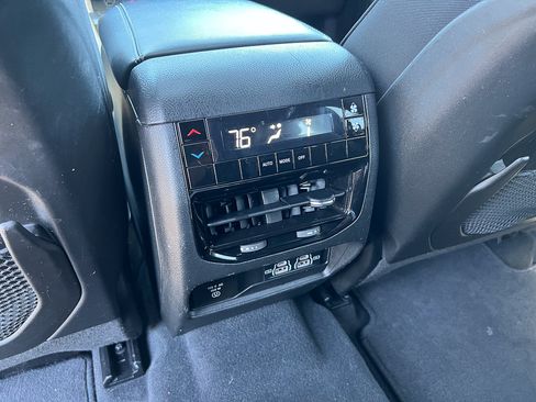 Used 2024 Jeep Grand Cherokee L Altitude AWD/4WD image 31