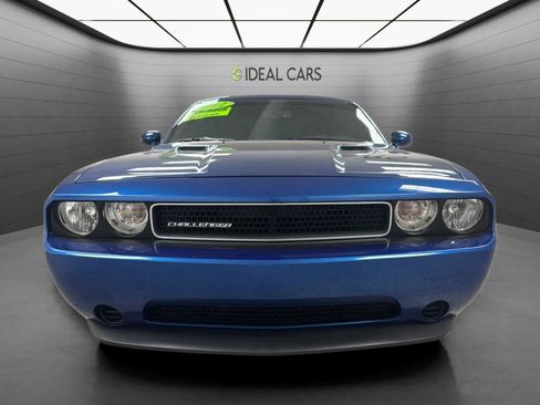 Used 2012 Dodge Challenger SXT RWD image 2