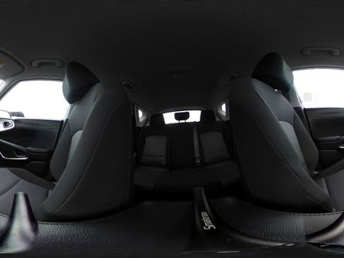 Used 2025 Kia Soul LX w/ LX Technology Package image 40