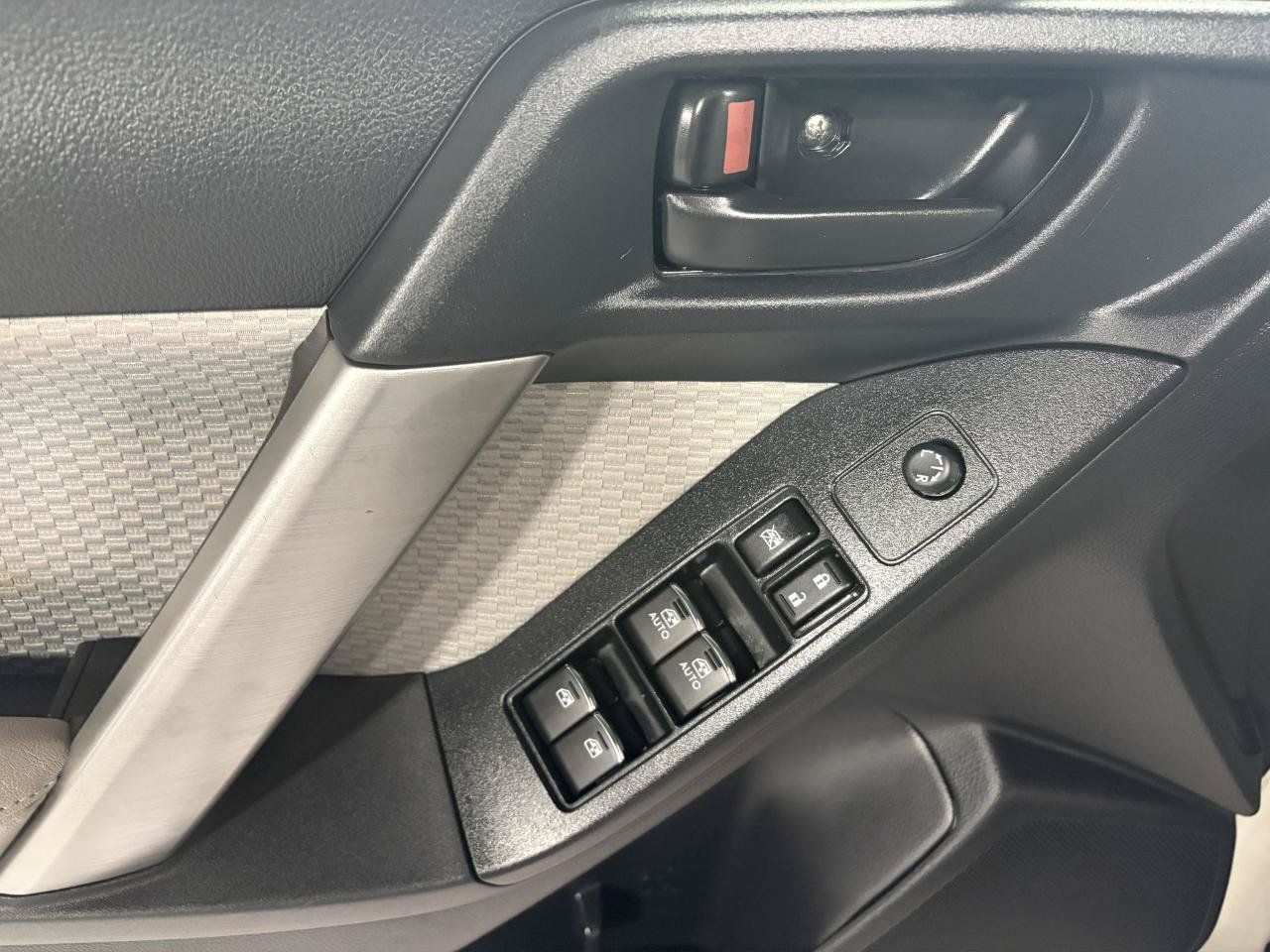 Used 2017 Subaru Forester 2.5i Premium AWD/4WD image 11