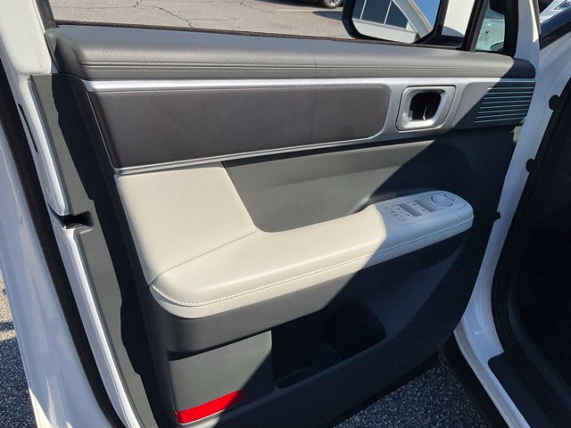 Used 2025 Hyundai Santa Fe SEL FWD image 7