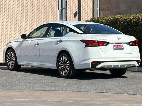 Used 2025 Nissan Altima 2.5 SV FWD image 6
