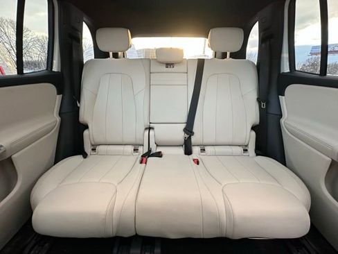 Used 2026 Mercedes-Benz GLB 250 4MATIC image 17