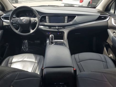Used 2020 Buick Enclave Essence image 12
