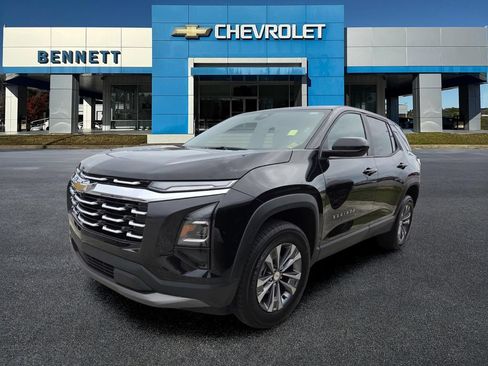 Used 2025 Chevrolet Equinox LT FWD image 2