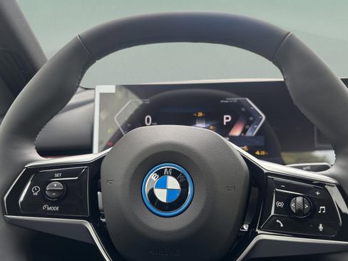 New 2026 BMW i5 eDrive40 w/ Premium Package RWD image 9