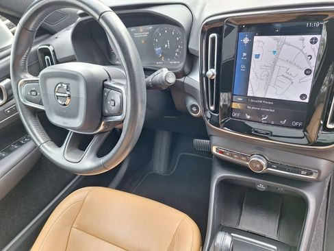 Used 2019 Volvo XC40 T5 Momentum image 29