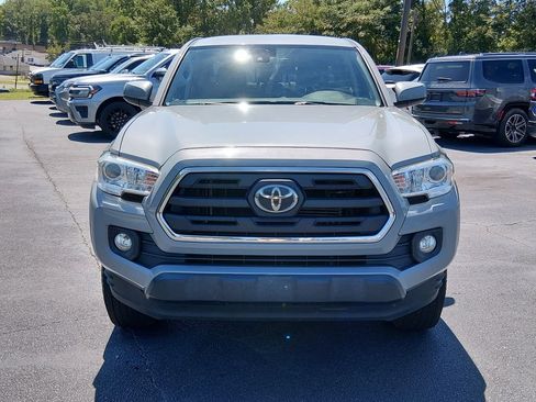 Used 2019 Toyota Tacoma SR5 AWD/4WD image 9
