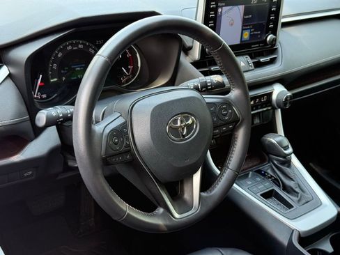 Used 2019 Toyota RAV4 Limited FWD image 18