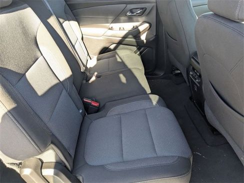 Used 2023 Chevrolet Traverse LT image 34
