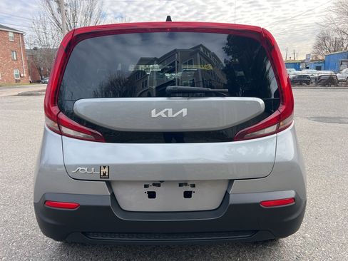 Certified 2022 Kia Soul LX w/ Technology Package image 4