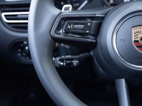 Certified 2026 Porsche Macan AWD/4WD image 15