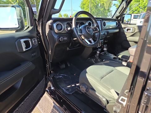 Used 2022 Jeep Wrangler Unlimited Sahara w/ LED Lighting Group AWD/4WD image 10