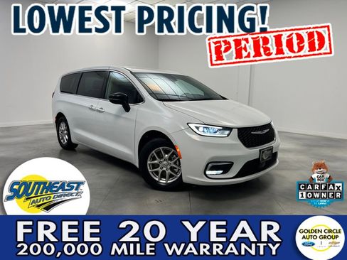 Used 2024 Chrysler Pacifica Touring-L image 1