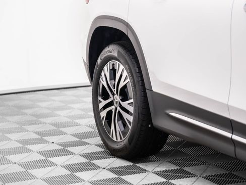 New 2025 Mercedes-Benz GLB 250 4MATIC image 32