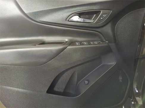 Used 2023 Chevrolet Equinox LT image 14