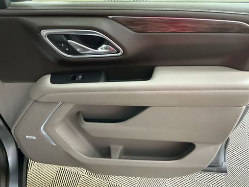 Used 2021 Chevrolet Suburban Z71 w/ Z71 Off-Road Package image 9