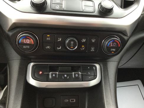 Used 2021 GMC Acadia SLE w/ Driver Convenience Package AWD/4WD image 17