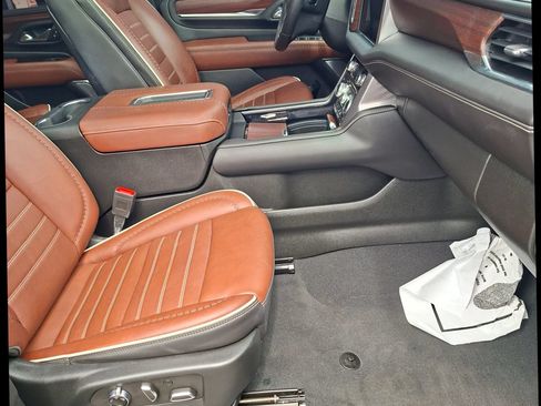 Used 2023 GMC Yukon XL Denali Ultimate AWD/4WD image 13