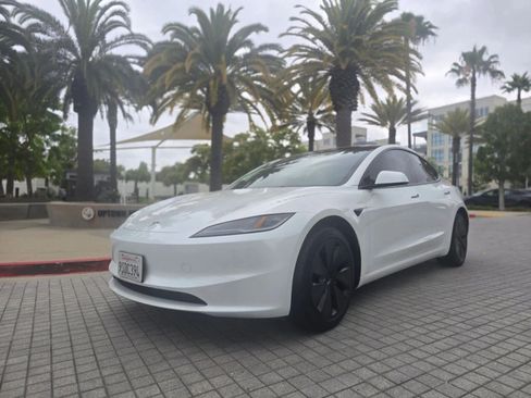 Used 2025 Tesla Model 3 Long Range RWD image 4