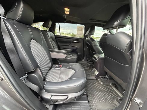 Used 2022 Toyota Highlander XSE FWD image 30
