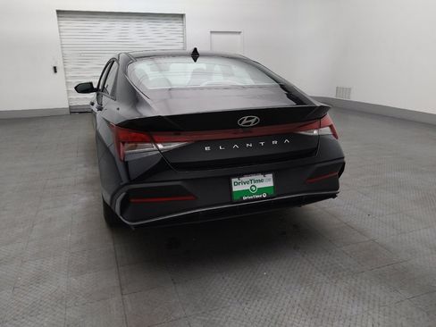 Used 2024 Hyundai Elantra SE image 6
