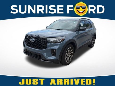 Used 2025 Ford Explorer ST-Line image 1