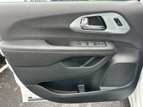 New 2026 Chrysler Pacifica Limited w/ S Appearance Package FWD image 29