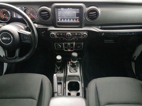 Used 2022 Jeep Wrangler Unlimited Sport AWD/4WD image 3