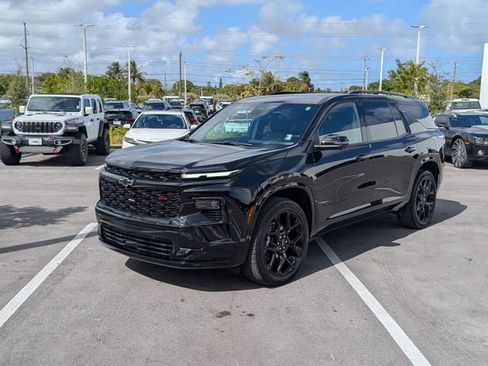 Certified 2024 Chevrolet Traverse RS image 3