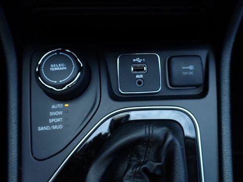 Used 2019 Jeep Cherokee Limited AWD/4WD image 15