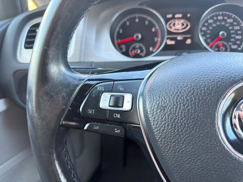 Used 2015 Volkswagen Golf S image 18