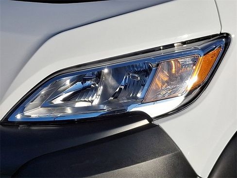 Used 2025 RAM ProMaster 2500 w/ Storage Group image 9