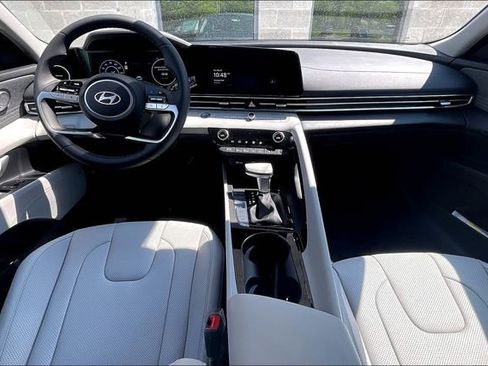 New 2025 Hyundai Elantra Limited image 5