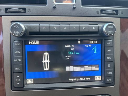 Used 2014 Lincoln Navigator L 4WD image 16