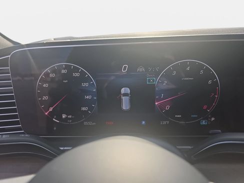 Used 2025 Mercedes-Benz GLS 580 4MATIC image 19