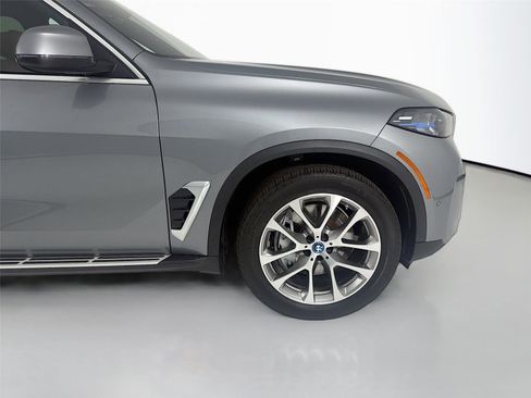 Used 2025 BMW X5 xDrive50e image 27
