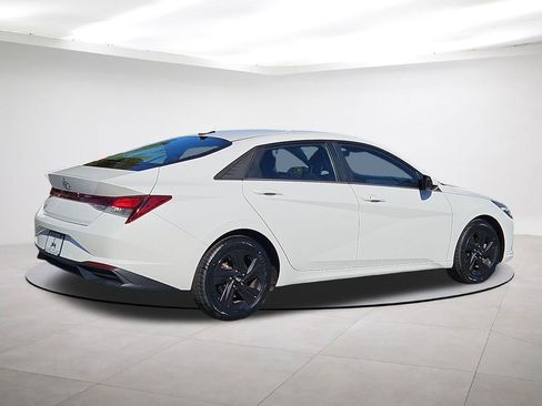 Used 2023 Hyundai Elantra SEL image 7