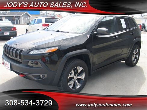 Used 2018 Jeep Cherokee Trailhawk image 28