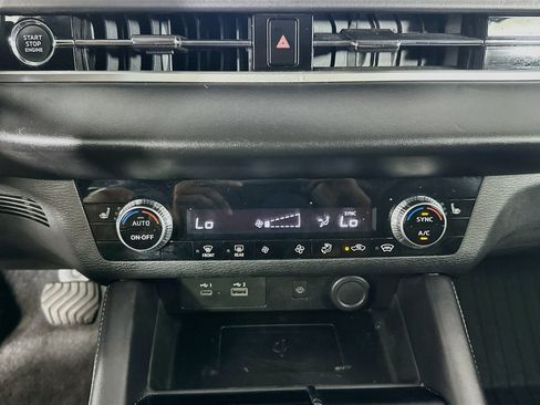 Used 2024 Mitsubishi Outlander SE AWD/4WD image 23