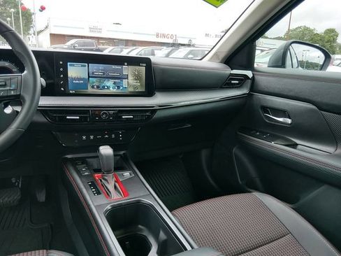 Certified 2025 Nissan Kicks SR FWD image 12