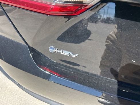 Used 2025 Toyota Camry SE image 5