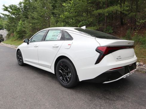 New 2025 Kia K5 LXS FWD image 3