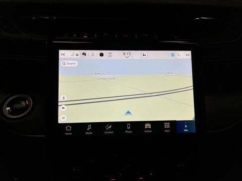 Used 2024 Jeep Grand Cherokee Limited w/ Black Appearance Package image 10