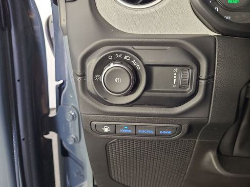 Used 2025 Jeep Wrangler Unlimited Sahara AWD/4WD image 15