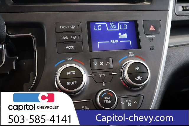 Used 2016 Toyota Sienna SE FWD image 21