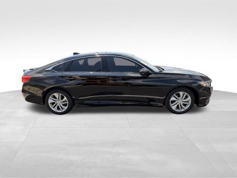 Used 2018 Honda Accord LX image 9