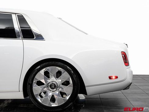 Used 2023 Rolls-Royce Phantom Sedan w/ The Phantom Package RWD image 16
